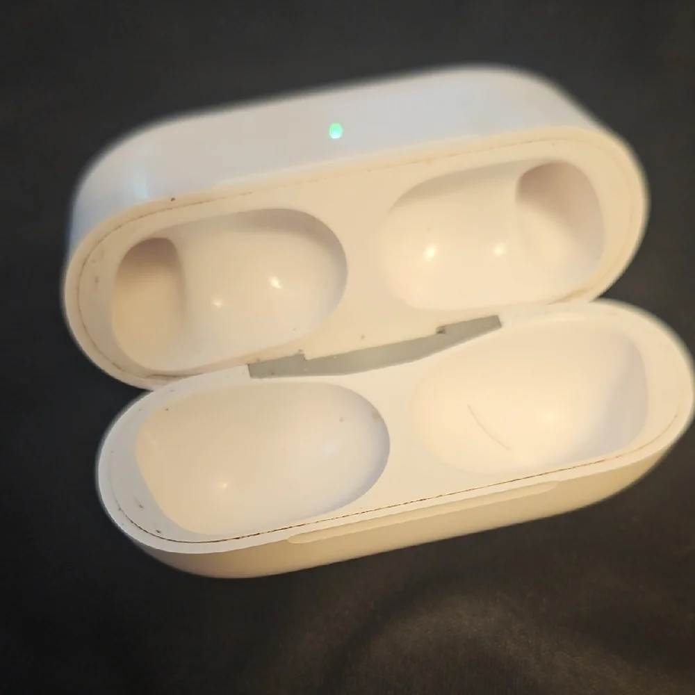 White Wireless Earbuds Charging Case